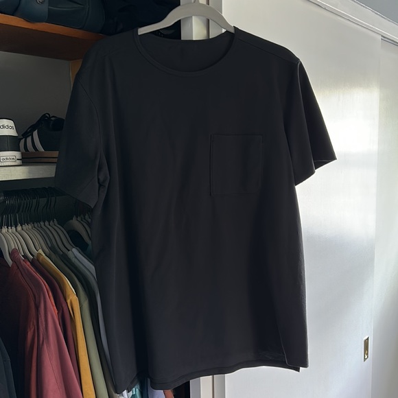 Lululemon Men’s Chest Pocket Relaxed-Fit T-Shirt - Picture 3 of 3